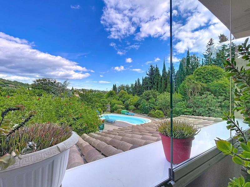 Villa - 196 m² - 6 pièces