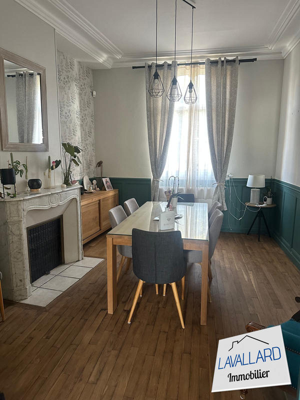 Maison - 184 m² - 10 pièces