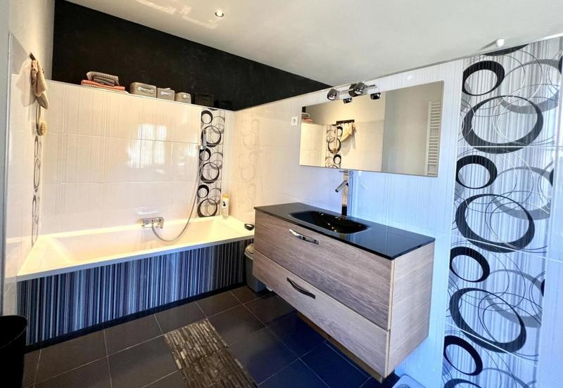 Propriété - 280 m² - 10 pièces