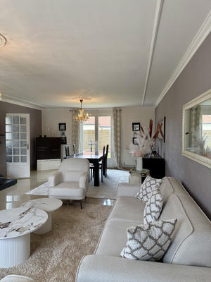 Maison - 277 m² - 8 pièces