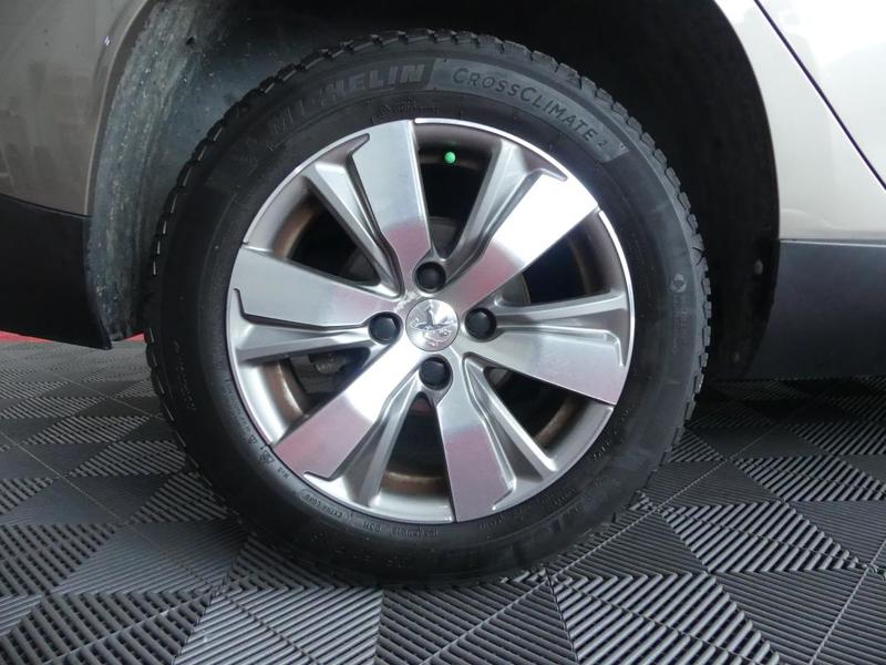 Peugeot 2008 2015 - Diesel Boîte manuelle 1.6 Bluehdi 120 Allure