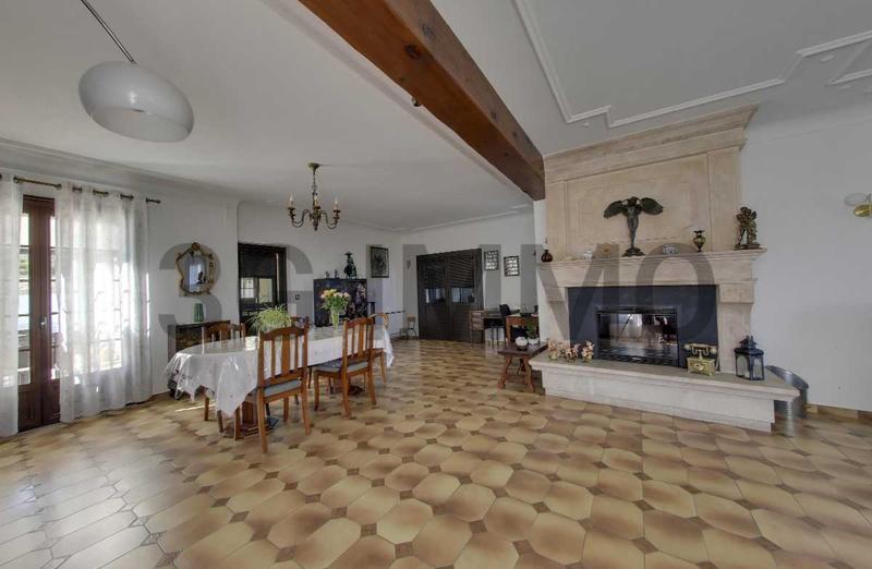 Maison traditionnelle - 237 m² - 7 pièces