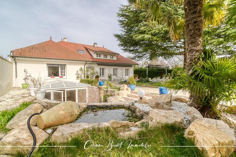 Villa - 320 m² - 8 pièces