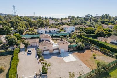 Maison - 270 m² - 8 pièces