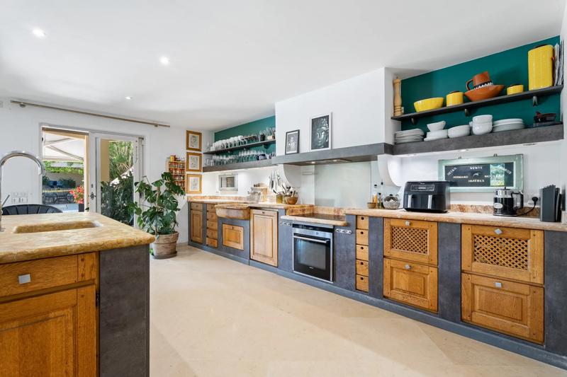 Maison - 280 m² - 8 pièces