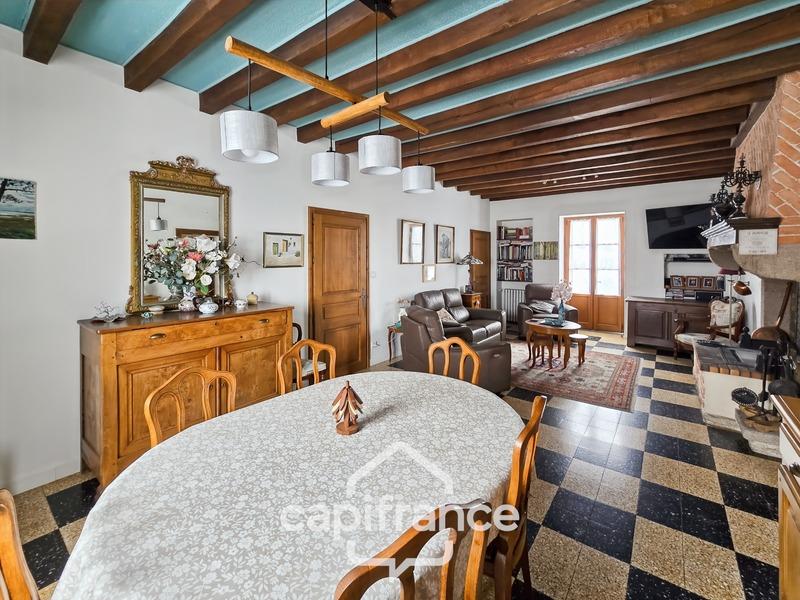 Maison - 207 m² - 9 pièces