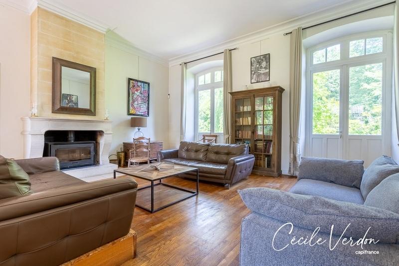 Propriété - 280 m² - 10 pièces