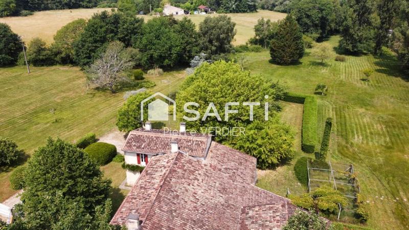 Maison - 255 m² - 8 pièces