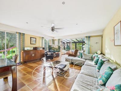 Maison - 267 m² - 7 pièces