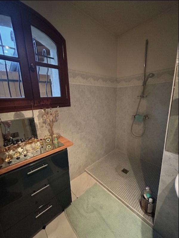 Maison - 221 m² - 8 pièces