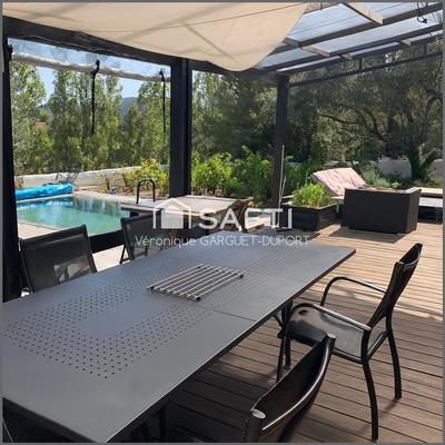 Maison de maîtres - 313 m² - 11 pièces