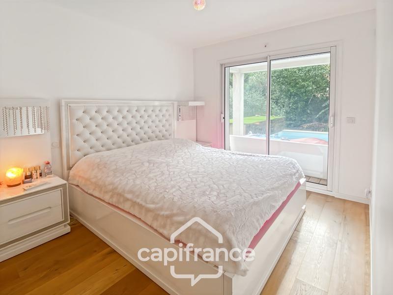 Maison - 220 m² - 8 pièces