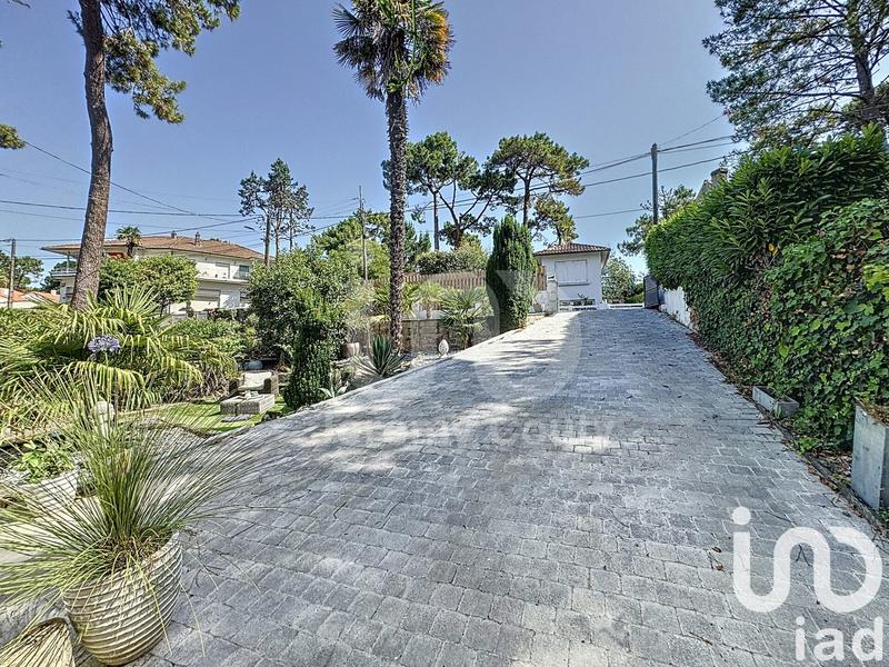 Maison - 200 m² - 11 pièces