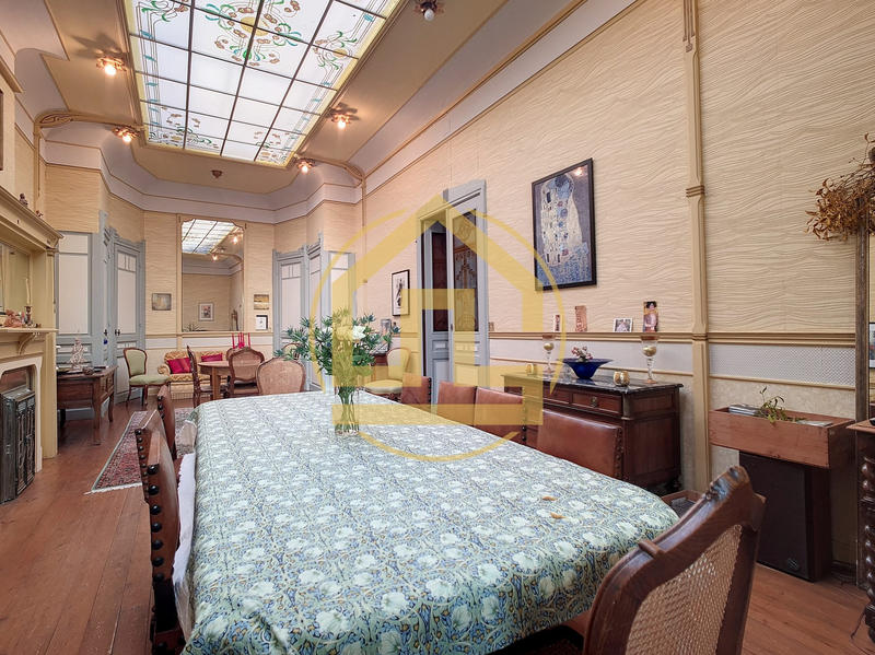 Maison - 430 m² - 13 pièces