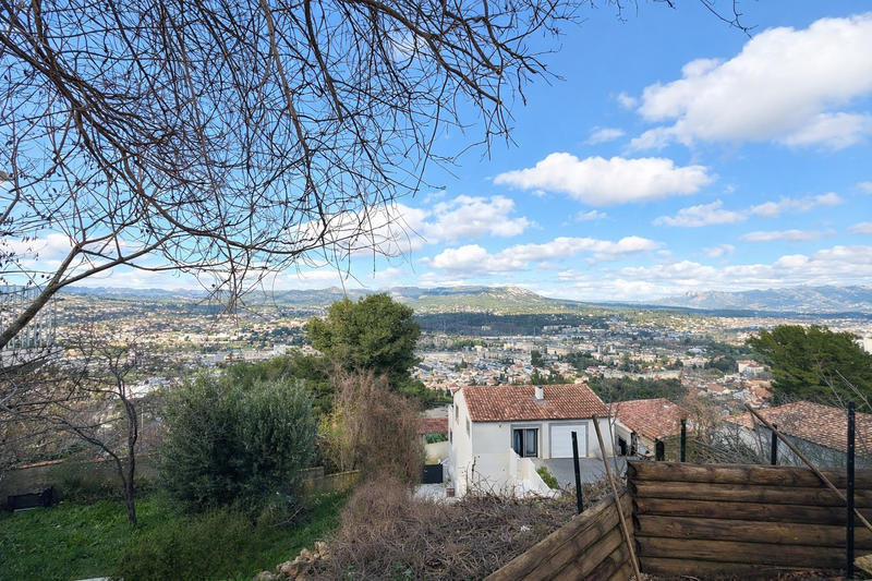 Maison - 220 m² - 5 pièces