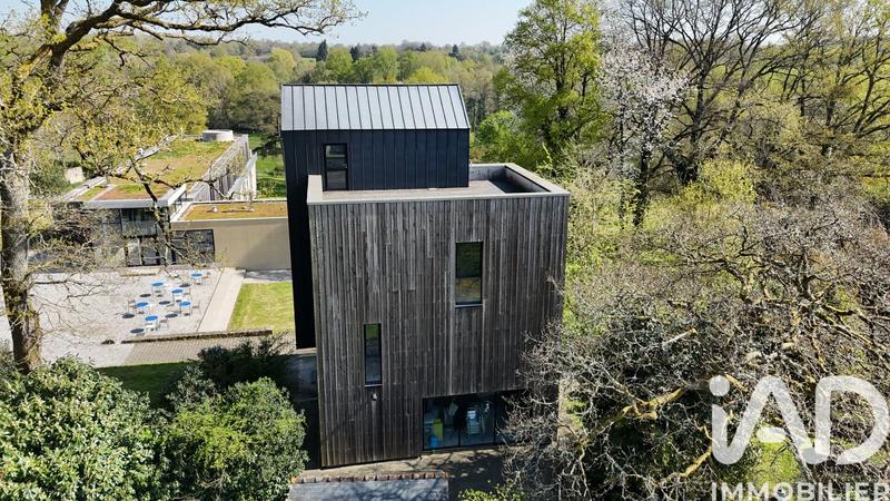 Maison - 3 800 m² - 30 pièces