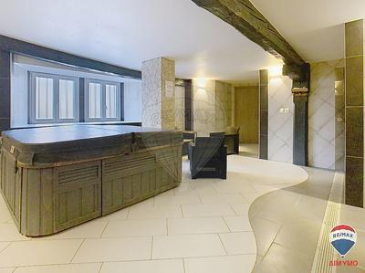 Maison - 240 m² - 9 pièces