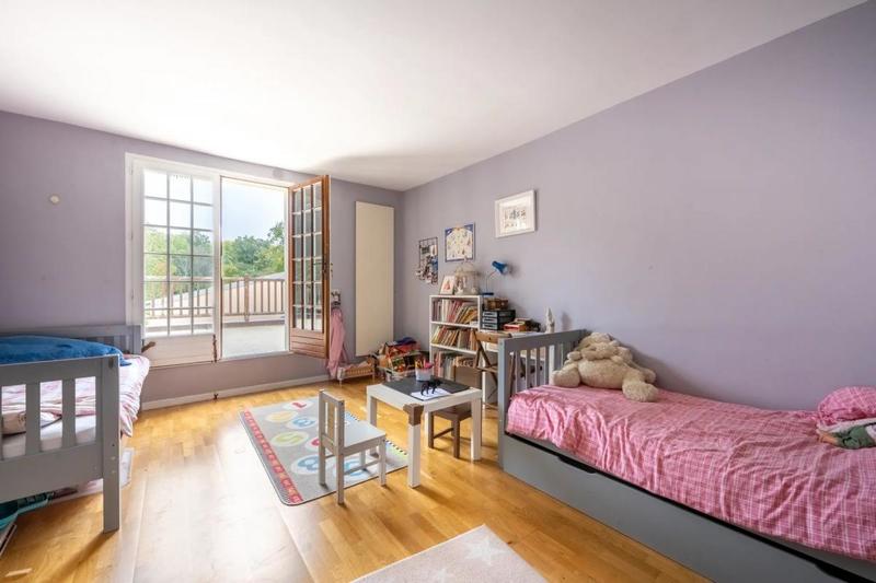 Maison - 260 m² - 12 pièces