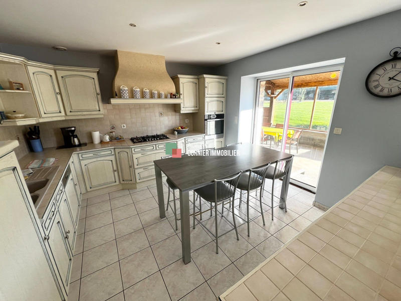 Maison - 210 m² - 8 pièces