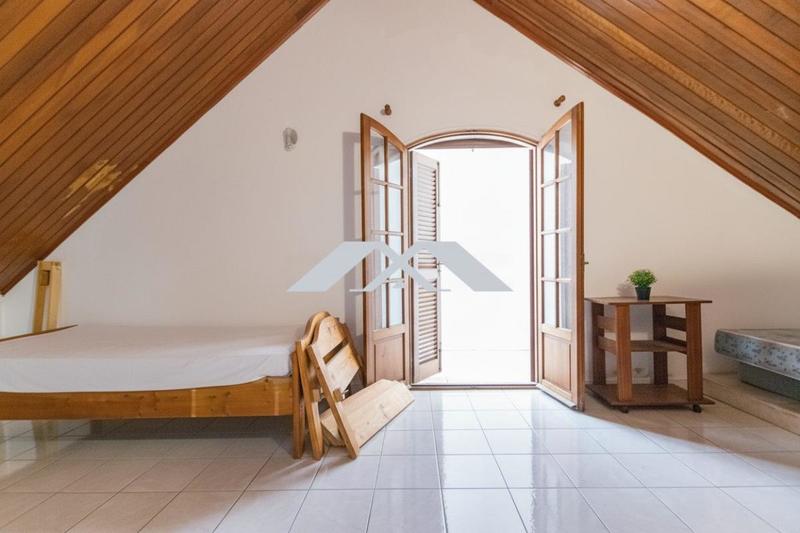 Maison - 208 m² - 6 pièces