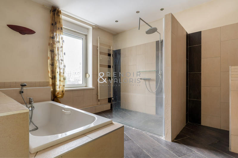 Maison - 161 m² - 8 pièces