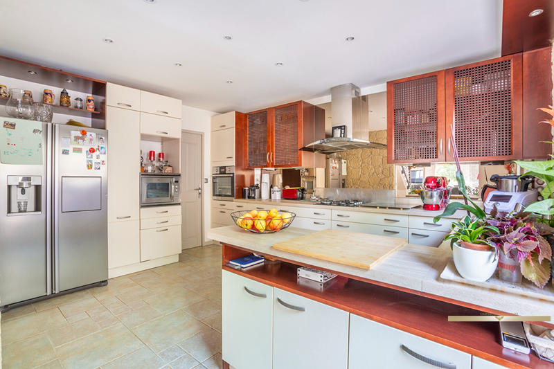 Maison - 180 m² - 7 pièces