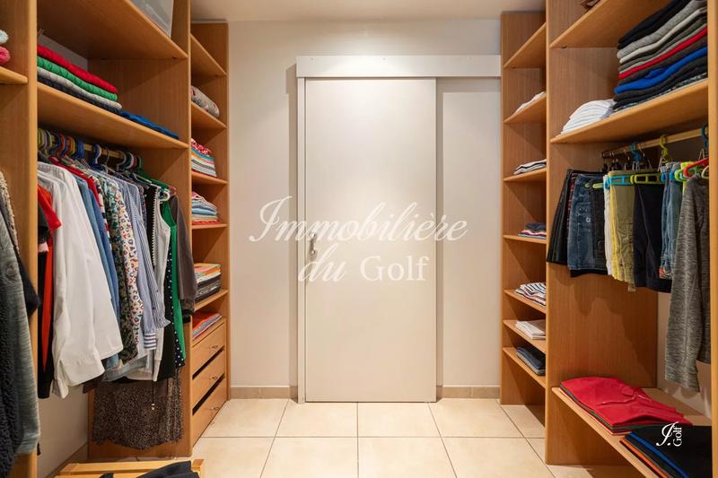 Villa - 232 m² - 6 pièces