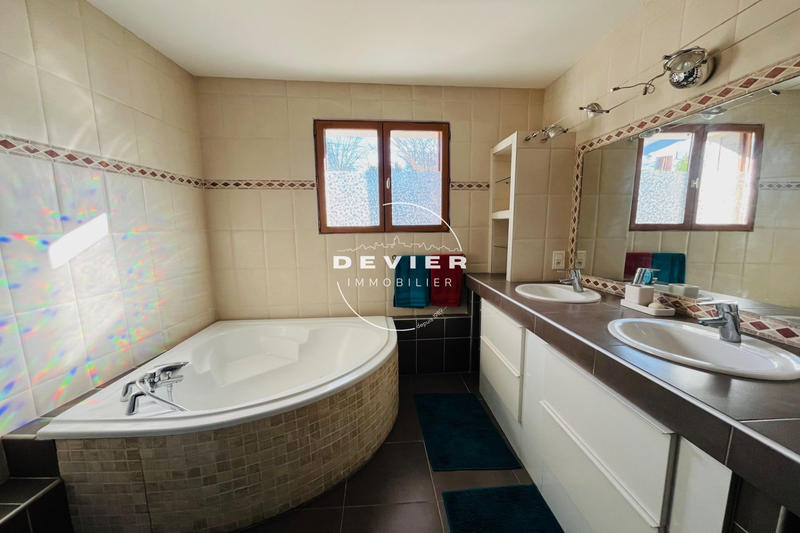 Maison - 307 m² - 7 pièces