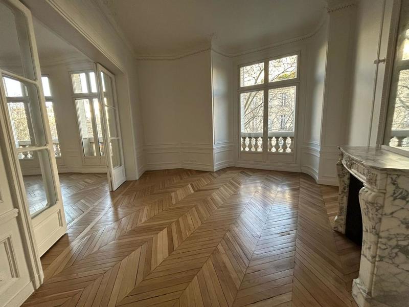 Appartement - 187 m² - 5 pièces