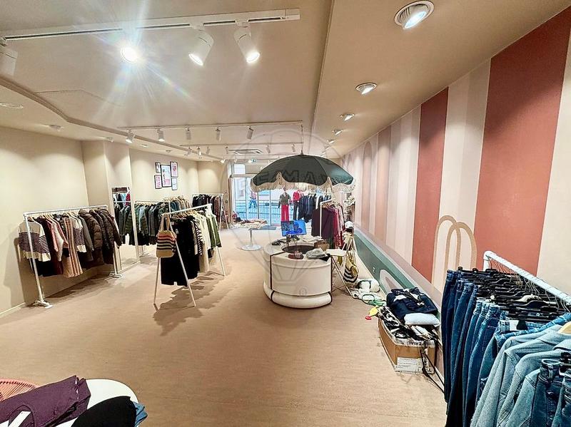 Local commercial - 115 m² - 3 pièces