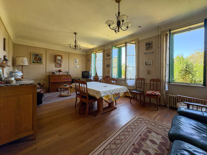 Propriété - 170 m² - 6 pièces