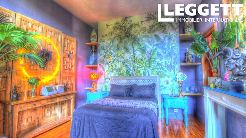 Maison - 470 m² - 10 pièces