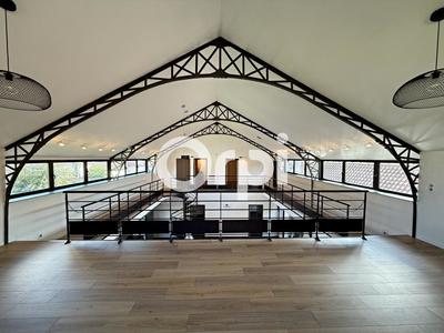 Maison - 215 m² - 6 pièces