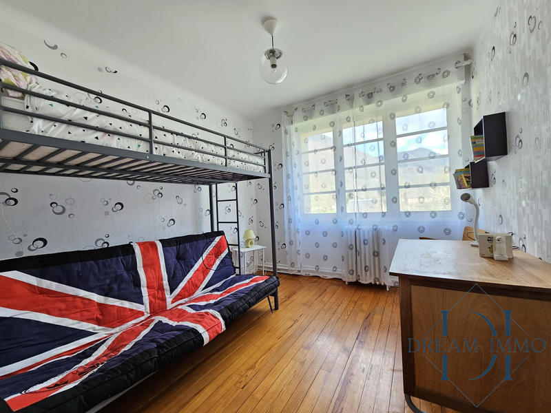 Maison - 240 m² - 10 pièces