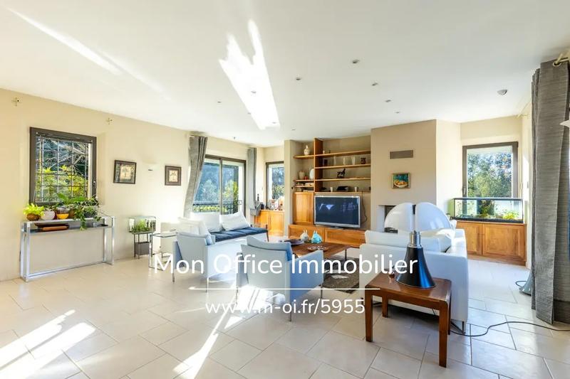 Maison - 260 m² - 6 pièces