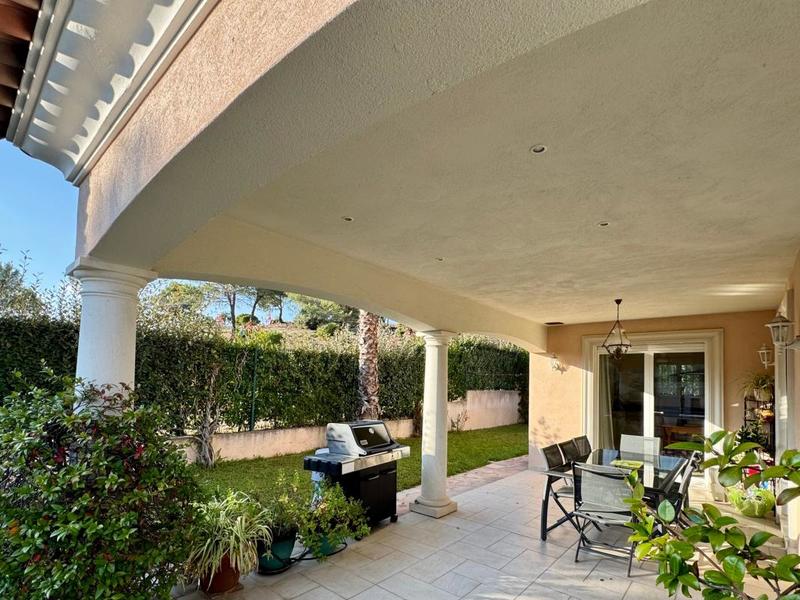 Villa - 204 m² - 5 pièces