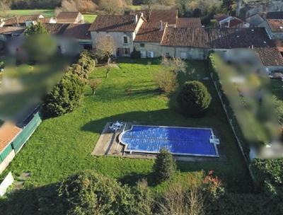 Maison - 210 m² - 7 pièces