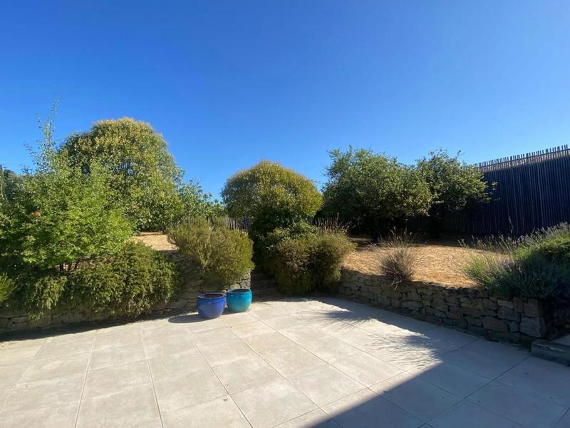 Maison - 240 m² - 8 pièces