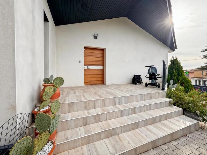 Maison - 236 m² - 7 pièces