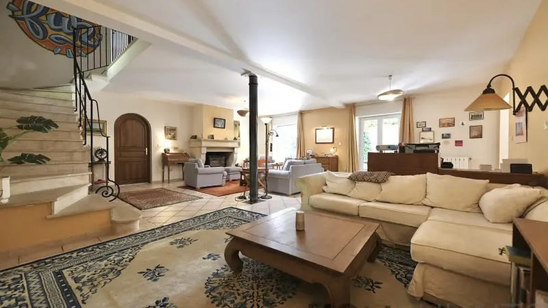 Maison - 288 m² - 6 pièces