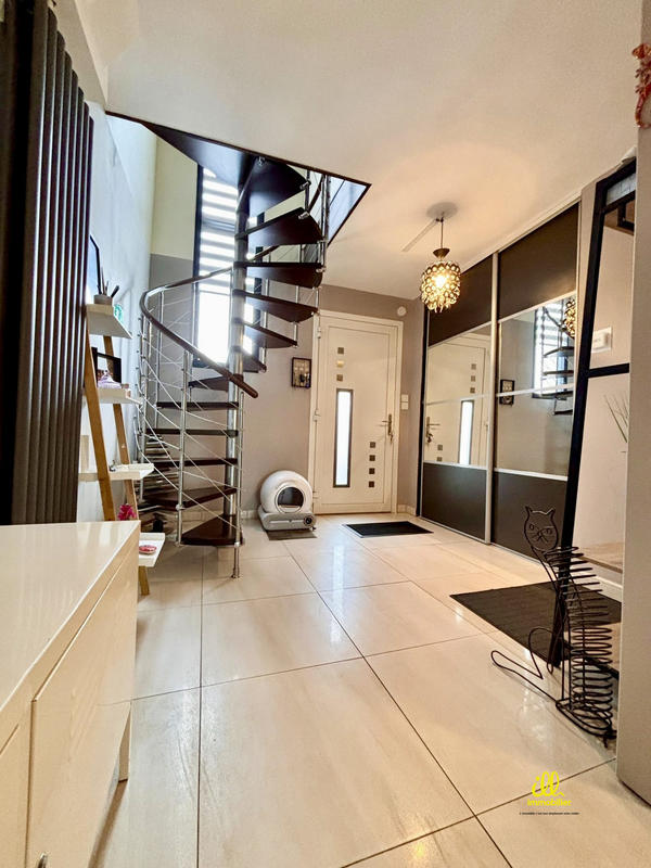 Maison - 179 m² - 7 pièces