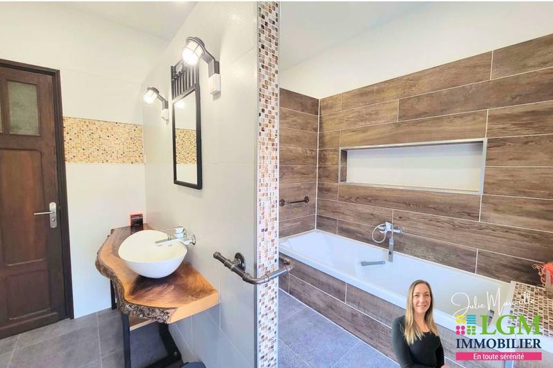 Propriété - 261 m² - 7 pièces