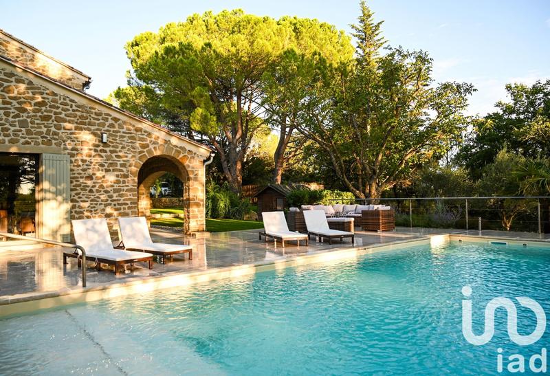 Maison - 250 m² - 9 pièces