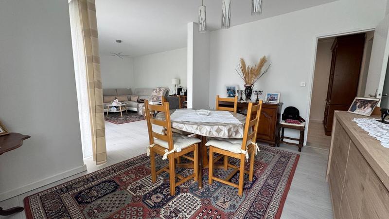 Appartement - 104 m² - 6 pièces