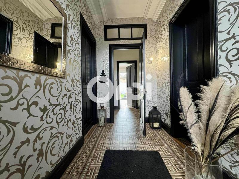 Maison - 228 m² - 7 pièces