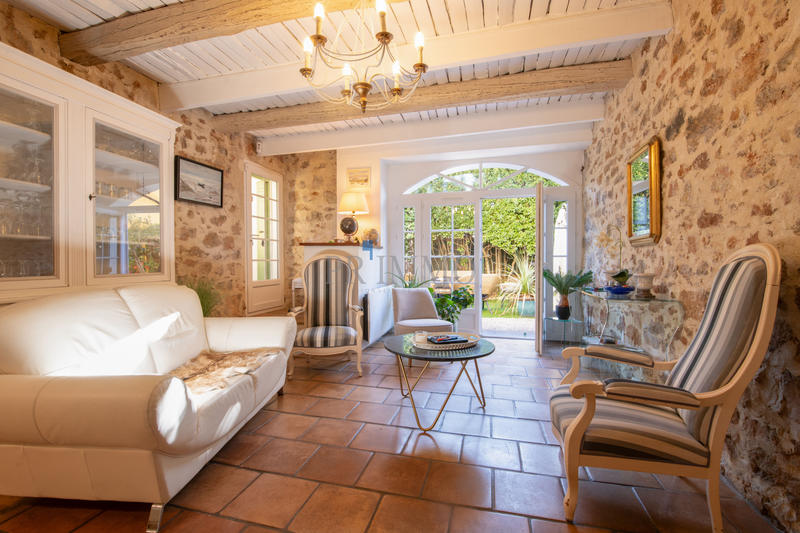 Maison - 201 m² - 5 pièces