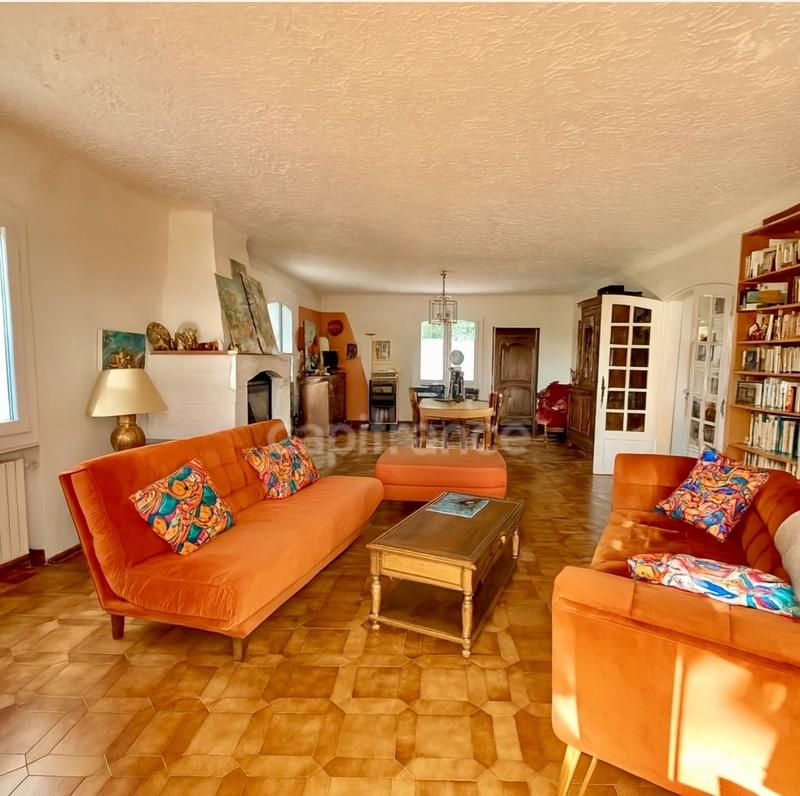 Maison - 235 m² - 7 pièces