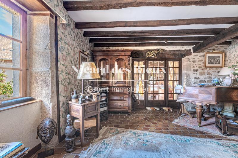 Maison - 317 m² - 11 pièces