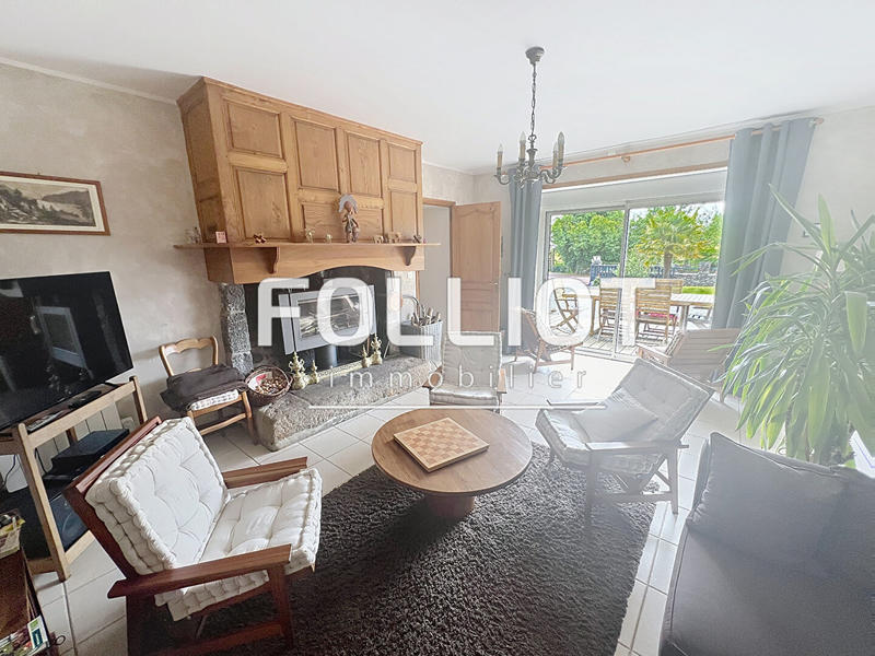 Maison - 208 m² - 10 pièces