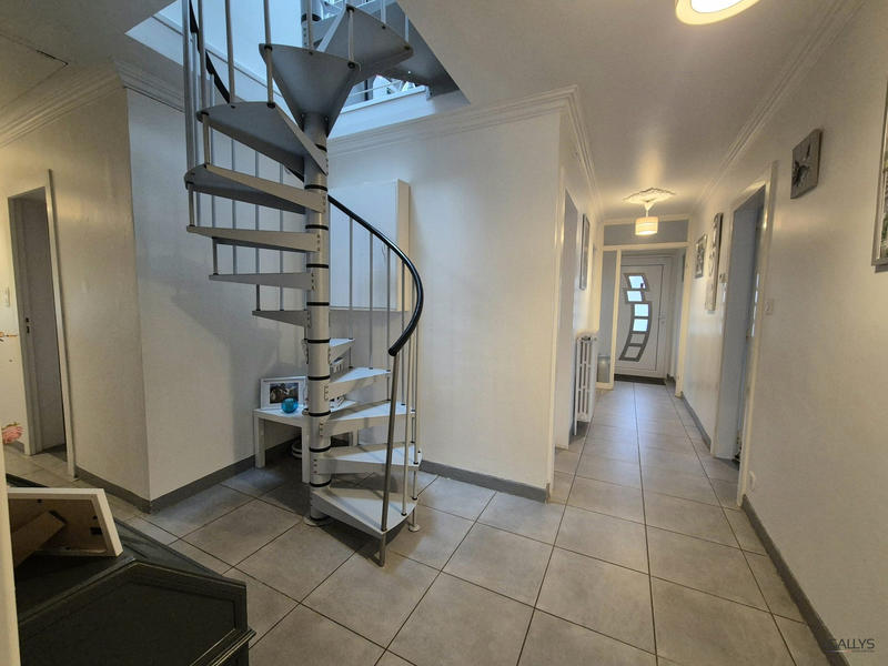 Maison - 142 m² - 6 pièces